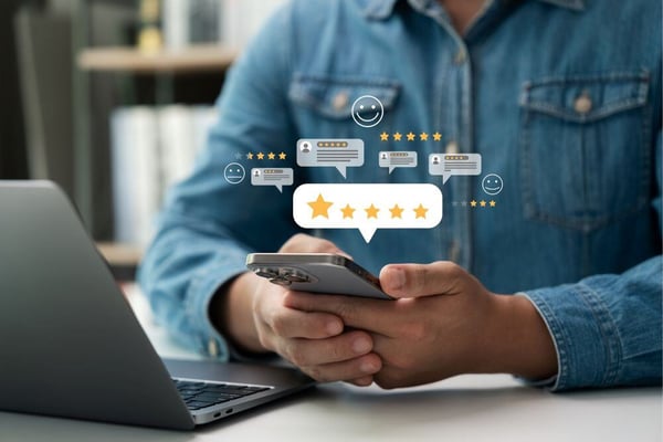 Customer review displayed on mobile, showing the importance of reputation management for businesses.