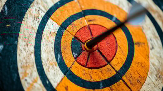 Arrow hitting bullseye on target symbolizing precise lead scoring to improve sales conversion and prioritization.