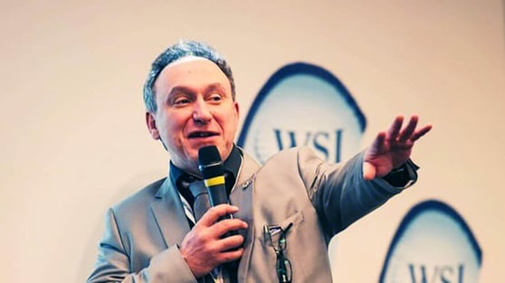 Digital Marketer Gilles Dandel Presenting